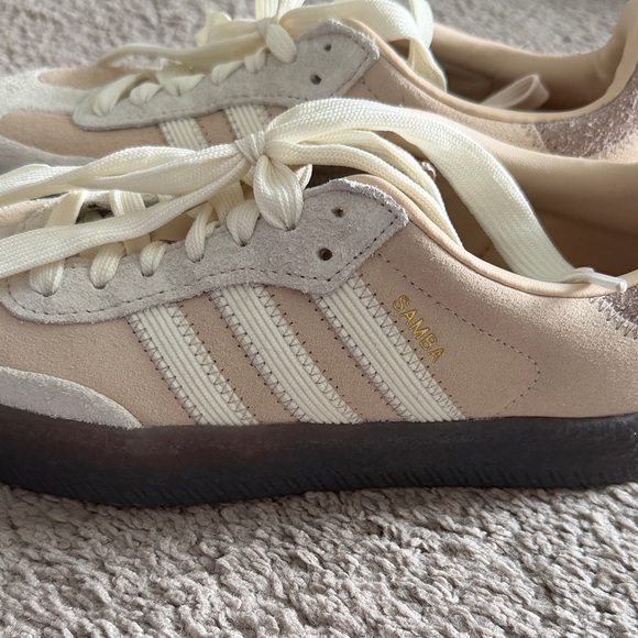 Adidas Samba FITS LIKE AN 8.5 Women - Picture 2 of 4